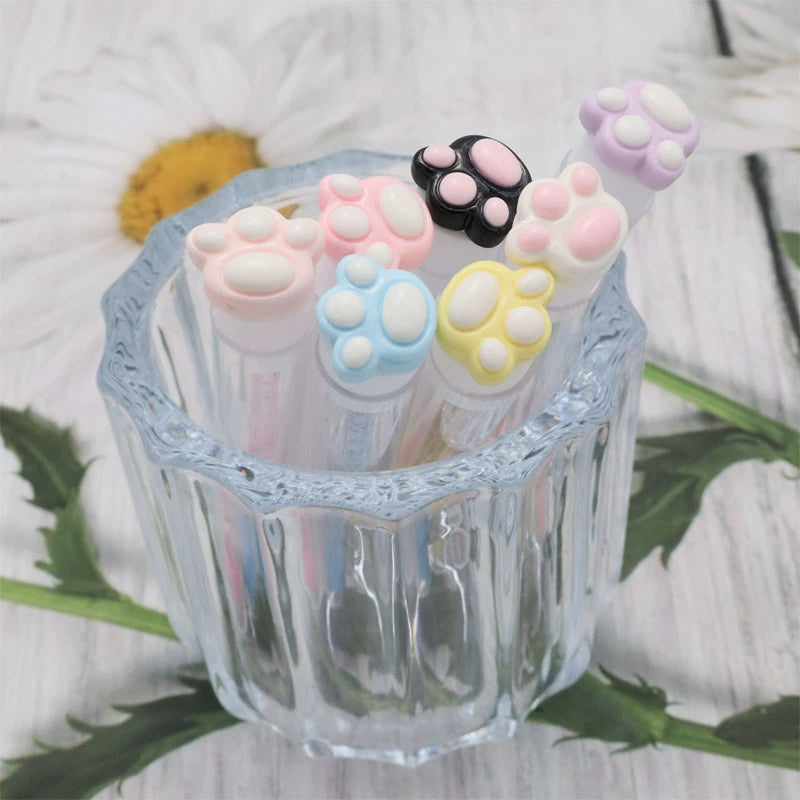 Cat Paw Disposable Eyelash Brush Set  Keep your lashes and brows neat, clean, and beautifully groomed with this cute cat paw eyelash brush set.